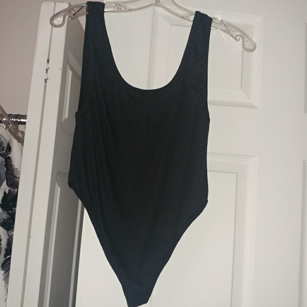 $50 5⭐ black classic ribbed thong bodysuit - Picture 4 of 8